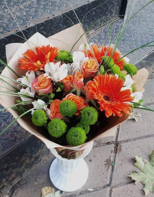 Букет цветов из: Герберы, Хризантемы, Альстромерии и Розы в Таштыпе