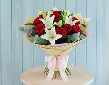 Букет цветов из:  Лилии и Розы в Таштыпе