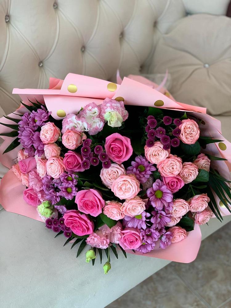 Букет цветов из: Хризантемы, Розы и Лизиантусы в Таштыпе