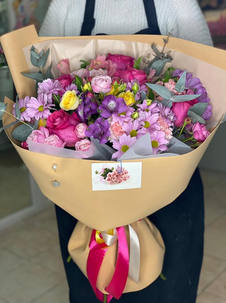 Букет цветов из: Хризантемы, Гвоздики и Альстромерии в Таштыпе