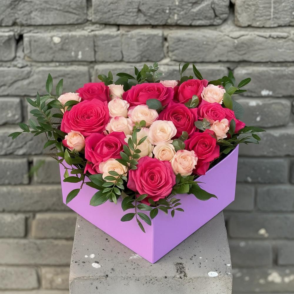 Цветочная композиция из Розы в коробке в Таштыпе