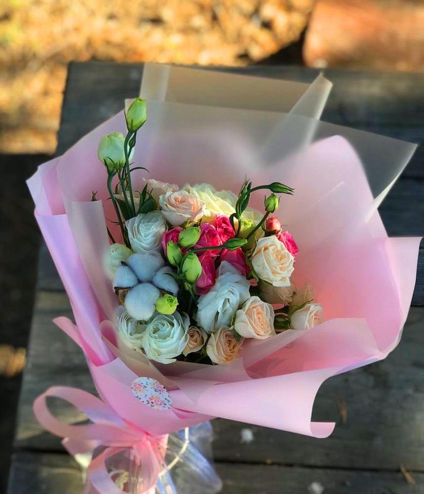 Букет цветов из: Розы и Лизиантусы в Таштыпе