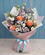 Букет цветов из:  Лизиантусы, Розы, Альстромерии и Гипсофила в Таштыпе