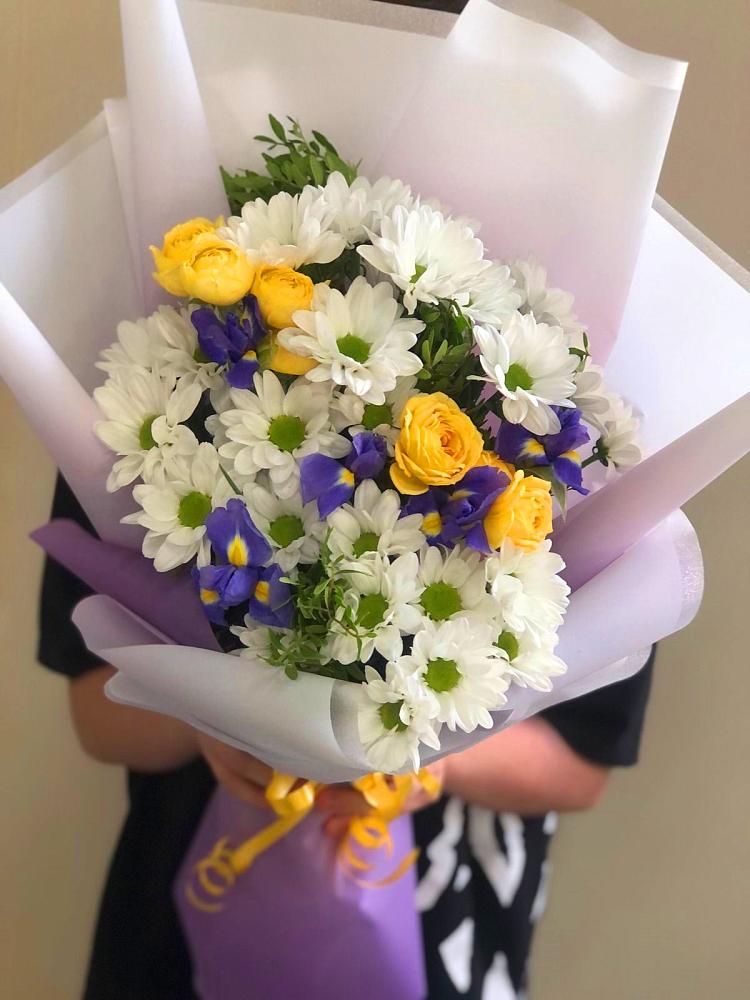 Букет цветов из: Ирисы, Хризантемы и Розы в Таштыпе