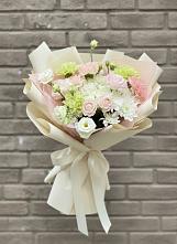 Букет цветов из:  Гвоздики, Розы, Лизиантусы и Хризантемы в Таштыпе