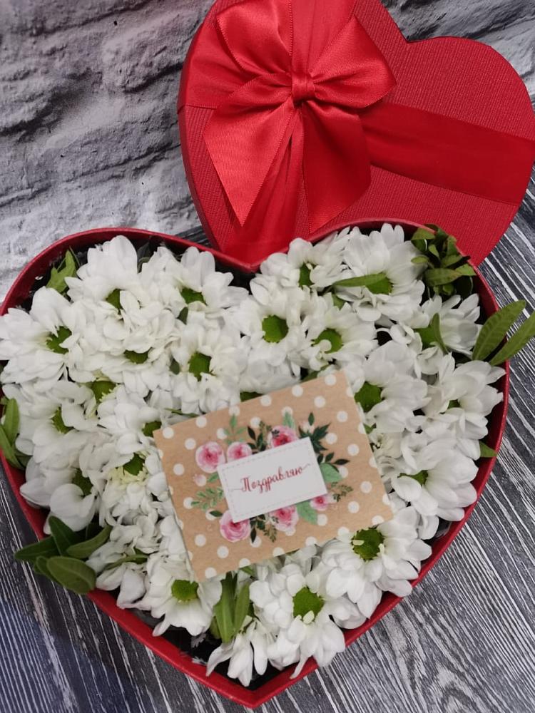 Цветочная композиция из Хризантемы в виде сердца в Таштыпе