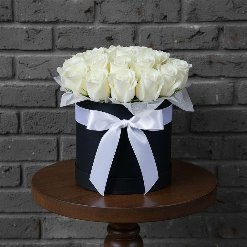 Цветочная композиция из Розы в шляпной коробке в Таштыпе