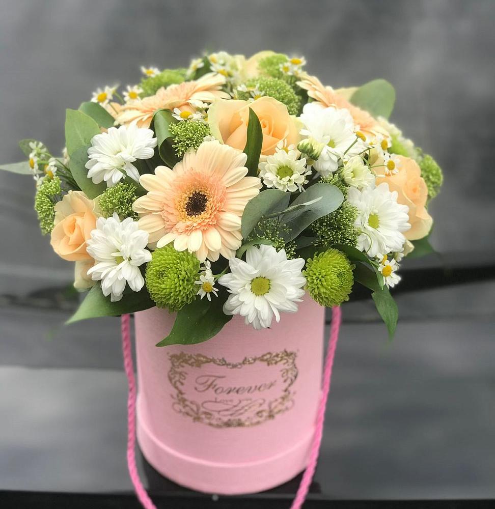 Цветочная композиция из Розы, Герберы и Хризантемы в шляпной коробке в Таштыпе