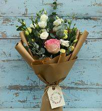 Букет цветов из:  Розы и Лизиантусы в Таштыпе