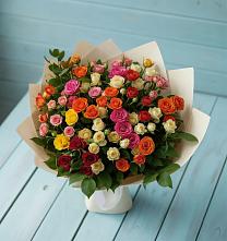 Букет Микс из разноцветных кустовых роз в Таштыпе