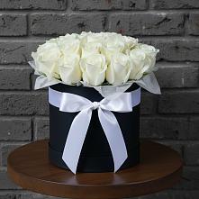 Цветочная композиция из Розы в шляпной коробке в Таштыпе